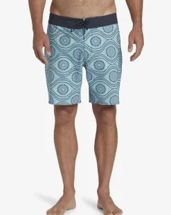 Good Times - Boardshorts de desempenho 17,5” para Homem