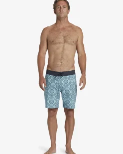 Good Times - Boardshorts de desempenho 17,5” para Homem